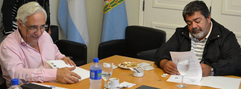 Gerardo Martinez en la Fundaci&oacute;n UOCRA