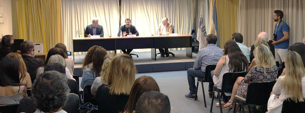 Gerardo Martinez en la Fundaci&oacute;n UOCRA