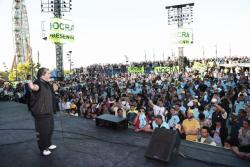 Gerardo junto a las familias constructoras en el Parque de la Costa