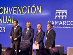 Gerardo Mart&iacute;nez junto a Alberto Fern&aacute;ndez, Sergio Massa y Gustavo Weiss en el cierre de la Convenci&oacute;n Anual de CAMARCO. 